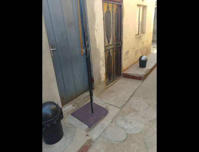 10 BEDROOM HOUSE FOR SALE IN ESIZIBA